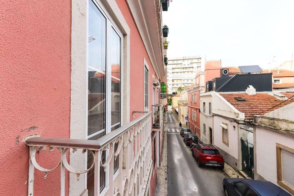 Vita Portucale ! Campo Ourique Design W/ Balcony Lisbon Exterior photo